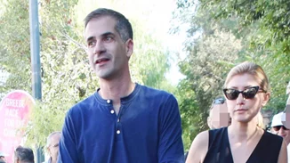 Η Σία Κοσιώνη φωτογραφίζει τον Κώστα Μπακογιάννη με τον γιο τους | «Όταν γιορτάζει αυτός γιορτάζει ο κόσμος μου όλος»