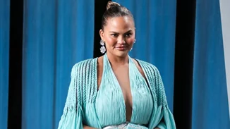 Chrissy Teigen | Έκανε αφαίρεση στήθους και η κόρη της τής έστειλε την καλύτερη κάρτα