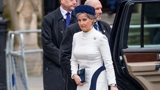 Η αγαπημένη νύφη της βασίλισσας Ελισάβετ παίρνει θέση για τη Meghan Markle και τον πρίγκιπα Harry