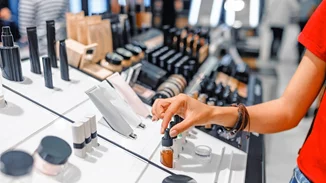 Πώς θα αγοράζουμε καλλυντικά πλέον: Τι αλλάζει;