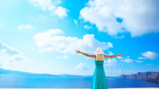 Θάλασσα, άμμος, ξαπλώστρες επί κορονοϊού | Πώς θα βγούμε χωρίς κίνδυνο στην παραλία