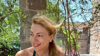 Σμαράγδα Καρύδη | Ανέβασε την πιο ωραία αρετουσάριστη φωτογραφία με μαγιό