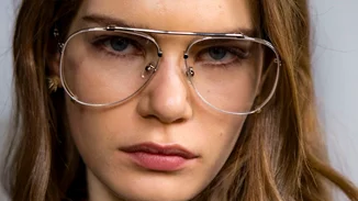 Μακιγιάζ με γυαλιά μυωπίας | 5 tips για να αναδείξεις το βλέμμα σου