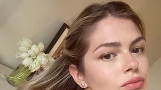 Αμαλία Κωστοπούλου | Με λευκό στράπλες μπικίνι στο Malibu (pics)