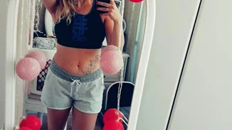 Διάσημη Ελληνίδα ποζάρει με crop top 2,5 μήνες μετά τη γέννα - Έτσι είναι το σώμα της