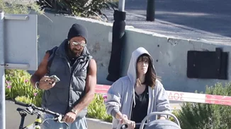 Νίκη Θωμοπούλου | Το μαύρο μπικίνι που επέλεξε στην παραλία - Για μπάνιο με τη νεογέννητη κόρη της