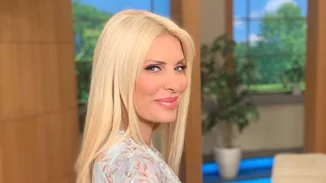 Ελένη Μενεγάκη | Είναι τα ίσια μαλλιά η νέα της beauty εμμονή;