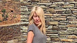 Ελένη Μενεγάκη | Το μίνι denim σορτσάκι που επέλεξε στις διακοπές της στα Άχλα