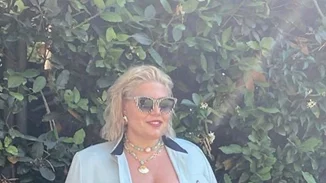 Δανάη Μπάρκα | Ποζάρει με ολόσωμο μαγιό (pic)