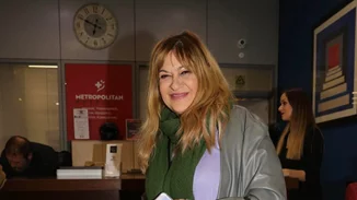 Η Τζόυς Ευείδη μιλάει για τον έρωτα που δεν ψάχνει | «Πρέπει να πρόκειται για κάτι πάρα πολύ εντυπωσιακό για να μασήσω»