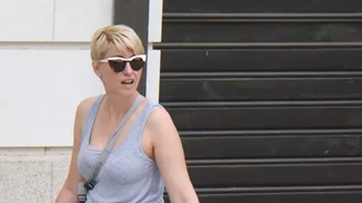 Σία Κοσιώνη | Βόλτα με τον γιο της, Δήμο, με casual outfit