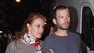 Ελεονώρα Μελέτη | Απαθανατίζει τον Θοδωρή Μαροσούλη να παίζει με την κόρη τους στην πισίνα