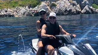 Μαριέττα Χρουσαλά-Λέων Πατίτσας | Το φωτογραφικό άλμπουμ των διακοπών τους στην Ύδρα