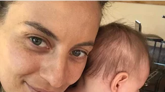 «Από όλες τις γλώσσες που γνωρίζω, αυτήν μιλάω καλύτερα» | Η Ελεονώρα Μελέτη δημοσίευσε την πιο γλυκιά φωτογραφία με την δύο ετών κόρη της