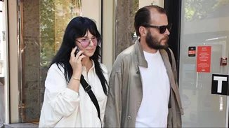 Ζενεβιέβ Μαζαρί - Βασίλης Καρύδης | Νέα πλάνα από το μοντέρνο σπίτι της οικογένειας