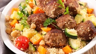 Ρεβίθια Πολίτικα με Κεφτεδάκια