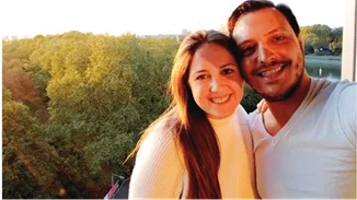 Η Θεοδώρα Γλίξμπουργκ και ο σύντροφός της όρισαν νέα ημερομηνία γάμου