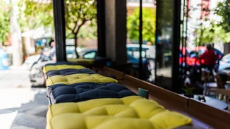 Ταξιδεύουμε «business class» με το νέο menu του Caravin Wine Bar