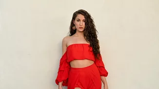 Evangelia | Όλοι μιλούν για την ελληνικής καταγωγής rising star της μουσικής βιομηχανίας