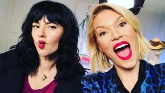 Βίκυ Καγιά - Ζενεβιέβ Μαζαρί | Φωτογραφίζονται μαζί όπως δεν τις έχεις ξαναδεί