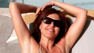 Αλεξάνδρα Παλαιολόγου | Φωτογραφίζεται με nude μαγιό δίπλα στην πισίνα