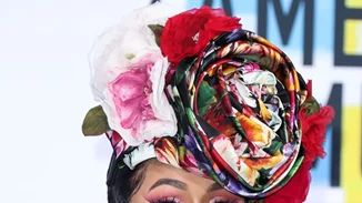 H Cardi B μοιράστηκε τη DIY μάσκα που έσωσε τα μαλλιά της από τις συχνές βαφές και το heat styling