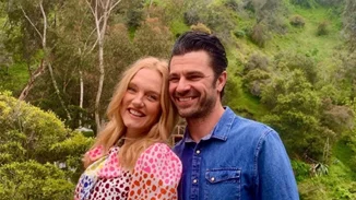 Χρήστος Βασιλόπουλος - Sarah Conner | Αυτό είναι το φύλο του μωρού τους (vid)