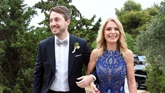 Ελλη Στάη | Ο γιος της Μάρκος Κατσίμης κάνει βόλτα με τον εγγονό της στο κέντρο της Αθήνας (pics)