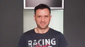 Αργύρης Αγγέλου | Πλάνα από το εργένικο σπίτι του στην Κυψέλη