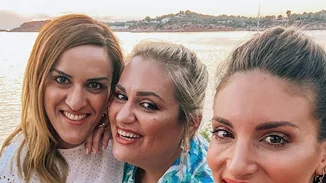 Αθηνά Οικονομάκου | Έξοδος μόνο για κορίτσια