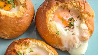 Γεμιστά Ψωμάκια με Αυγό, Γραβιέρα και Ζαμπόν