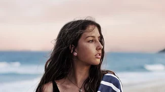 16 συμβουλές για την προστασία των μαλλιών στη θάλασσα