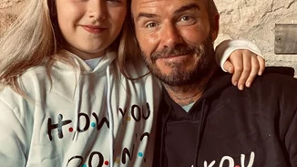 Είναι η αδυναμία του | Η απίστευτη χειρονομία του David Beckham ενώ ετοιμάζει κολατσιό στη Harper