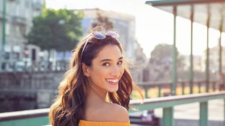 Πώς να διώξεις τις ρυτίδες του γέλιου γύρω από το στόμα: Μπορείς και μόνη σου!