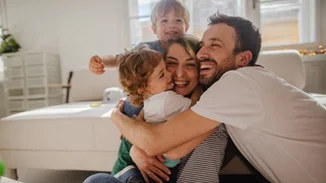 Η αγκαλιά ποτέ δεν κακομαθαίνει