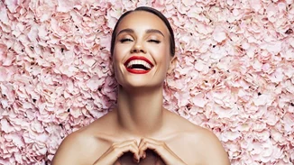 Κόκκινο κραγιόν το καλοκαίρι; Όλα τα tips για σωστή εφαρμογή