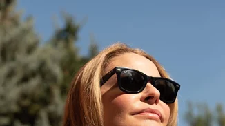 Τζένη Μπαλατσινού | Με look που δίχασε σε έξοδό της με τον Βασίλη Κικίλια