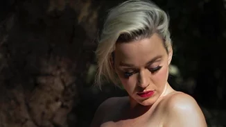 Η Katy Perry ζήτησε από την Jennifer Aniston να γίνει νονά της κόρης της