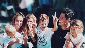 Μάθαμε γιατί ο Σάκης Ρουβάς έχει δώσει σε όλα τα παιδιά του ονόματα από άλφα