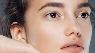 Πώς φεύγουν οι μαύροι κύκλοι με φυσικό τρόπο; 5 ιδέες για να τους αντιμετωπίσεις ΧΩΡΙΣ concealer