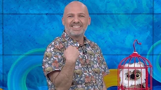 Η πρώτη φωτογραφία του Νίκου Μουτσινά στα γραφεία του ALPHA