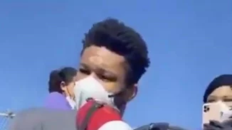 Ο Γιάννης Αντετοκούνμπο σε διαδήλωση στο Μιλγουόκι | «Θέλω τα παιδιά μου να μεγαλώσουν και να μην φοβούνται»