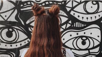 Νικόλ Σαραβάκου | Η κόρη του πασίγνωστου ποδοσφαιριστή έχει τα πιο μακριά μαλλιά στην ελληνική showbiz