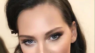 Και επισήμως ξανθιά | Η Υβόννη Μπόσνιακ φωτογραφίζεται ως blondie και μας δείχνει το νέο της χρώμα