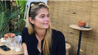 Αμαλία Κωστοπούλου | Η νέα φωτογραφία μετά από το τροχαίο ατύχημα και οι ευχές της Τζένης Μπαλατσινού για τη γιορτή της