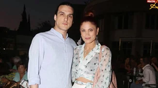 Μαίρη Συνατσάκη | Το ιδιαίτερο outfit που επέλεξε σε θεατρική έξοδο με τον Αιμιλιανό Σταματάκη