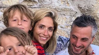 Σοφία Καρβέλα - Θανάσης Πανουργιάς | Το εντυπωσιακό χριστουγεννιάτικο δέντρο του σπιτιού τους και τα πιο ξεχωριστά «δώρα»