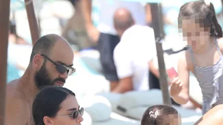 Ολυμπία Χοψονίδου-Βασίλης Σπανούλης | Οι οικογενειακές στιγμές και οι βουτιές στην πισίνα