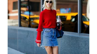 Καλύτερα να αποφύγεις αυτό το στυλ παπουτσιών αν φοράς τζιν φούστα