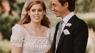 Ο Edoardo Mapelli Mozzi και η πριγκίπισσα Βεατρίκη μοιράζονται δύο νέες φωτογραφίες από τον γάμο τους